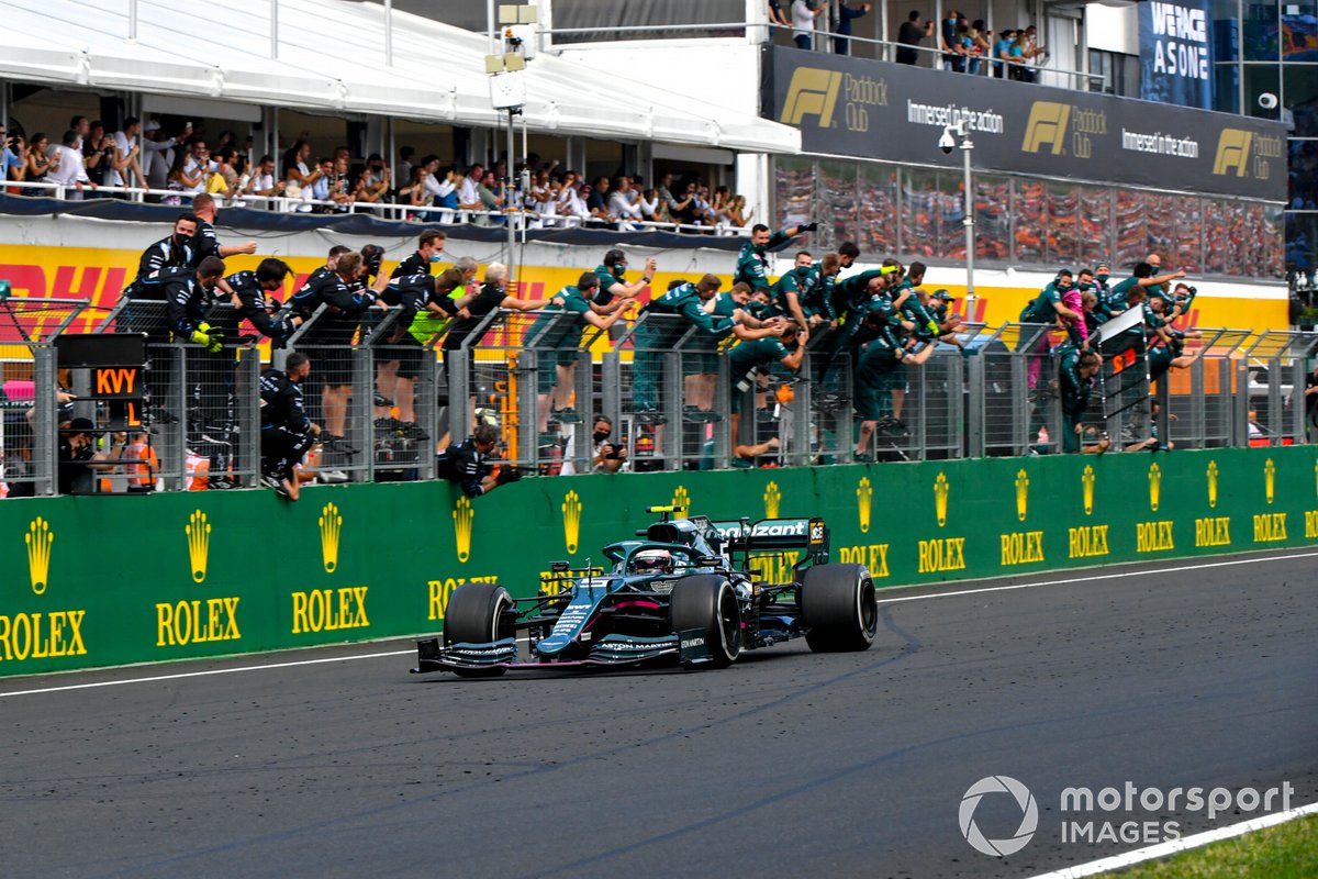 Sebastian Vettel, Aston Martin AMR21, finis kedua