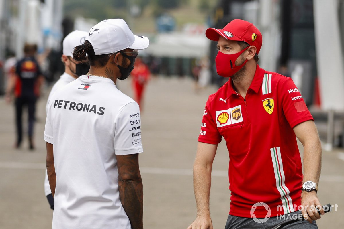 Льюис Хэмилтон, Mercedes-AMG F1, Себастьян Феттель, Ferrari. в паддоке
