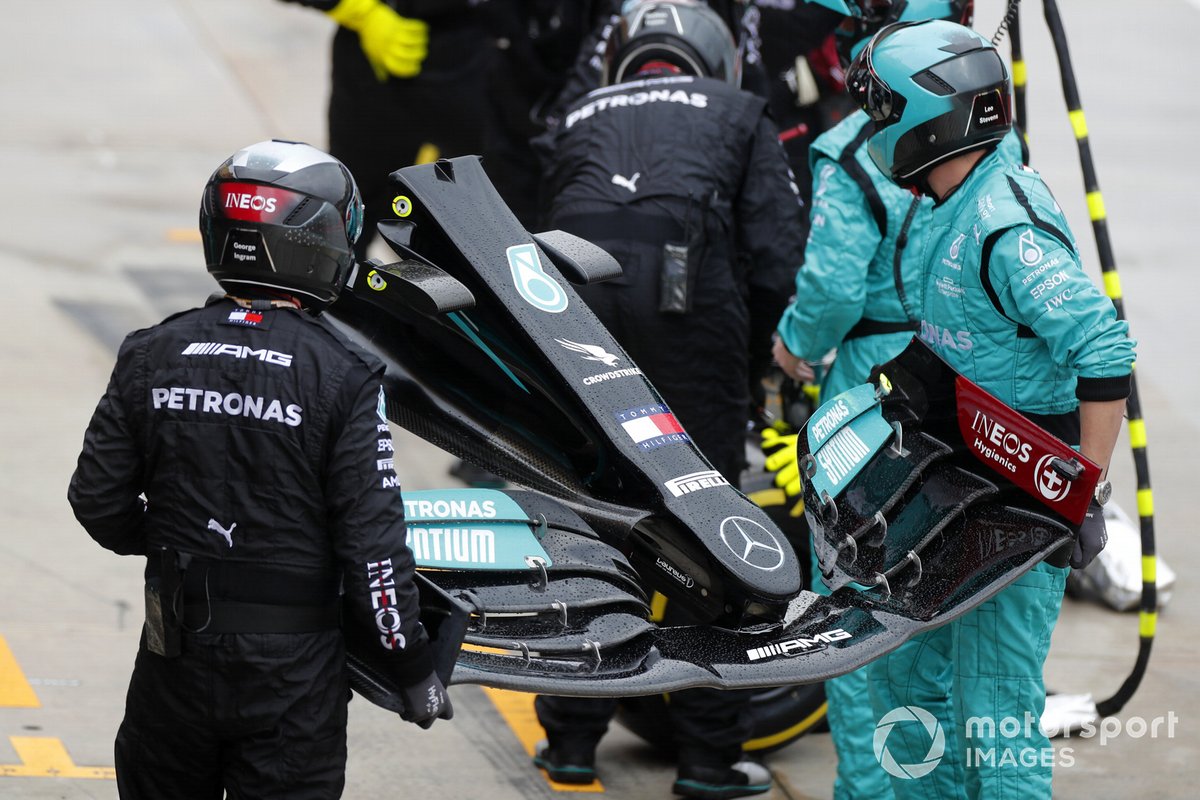 Новое переднее антикрыло для машины Льюиса Хэмилтона, Mercedes W12