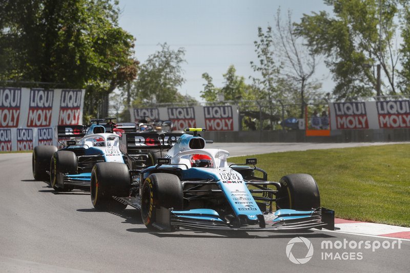 Robert Kubica, Williams FW42, leads George Russell, Williams Racing FW42