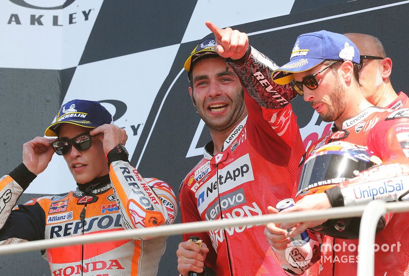 Podio de la primera victoria de Petrucci en MotoGP, en Mugello 2019