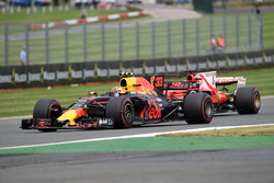 Max Verstappen, Red Bull Racing RB13 e Sebastian Vettel, Ferrari SF70H