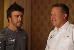 Fernando Alonso, McLaren; Zak Brown, McLaren-Chef