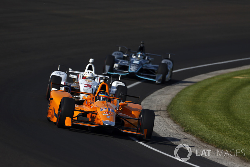 Indy 500: Алонсо удивляет в тренировках