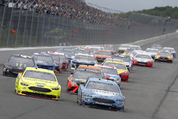 Ryan Blaney, Team Penske, Ford Fusion Menards/Duracell Kevin Harvick, Stewart-Haas Racing, Ford Fusion Busch Beer