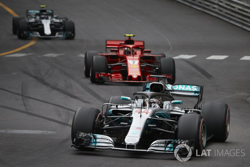 Lewis Hamilton, Mercedes AMG F1 W09, Kimi Raikkonen, Ferrari SF71H, Valtteri Bottas, Mercedes AMG F1 W09