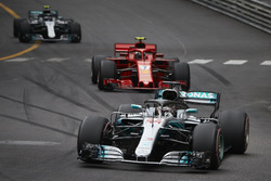 Lewis Hamilton, Mercedes AMG F1 W09, Kimi Raikkonen, Ferrari SF71H, Valtteri Bottas, Mercedes AMG F1 W09