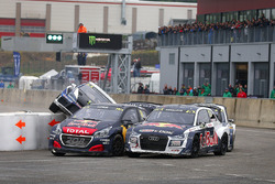 Sébastien Loeb, Team Peugeot Total, Andreas Bakkerud, EKS Audi Sport, Johan Kristoffersson, PSRX Volkswagen Sweden crash