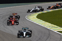 Валттері Боттас, Mercedes AMG F1 W08, Кімі Райкконен, Ferrari SF70H, Макс Ферстаппен, Red Bull Racin