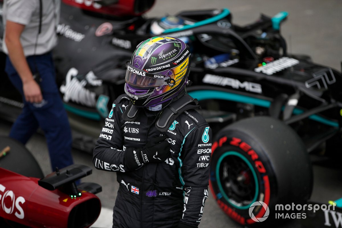 Pole man Lewis Hamilton, Mercedes, in Parc Ferme