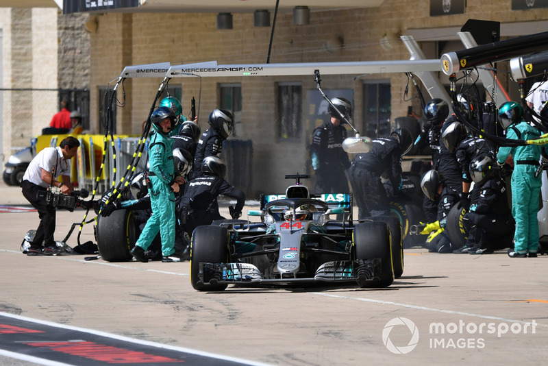 Lewis Hamilton, Mercedes-AMG F1 W09 aux stands