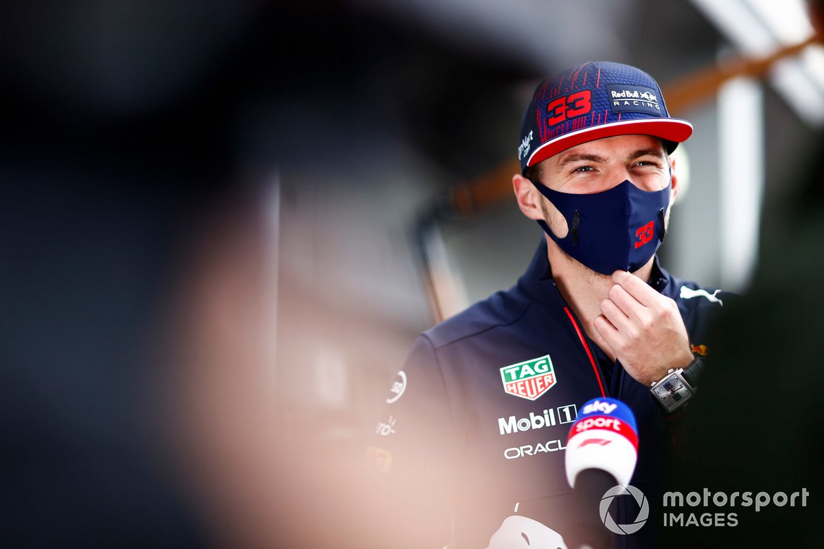 Max Verstappen, Red Bull Racing, est interviewé