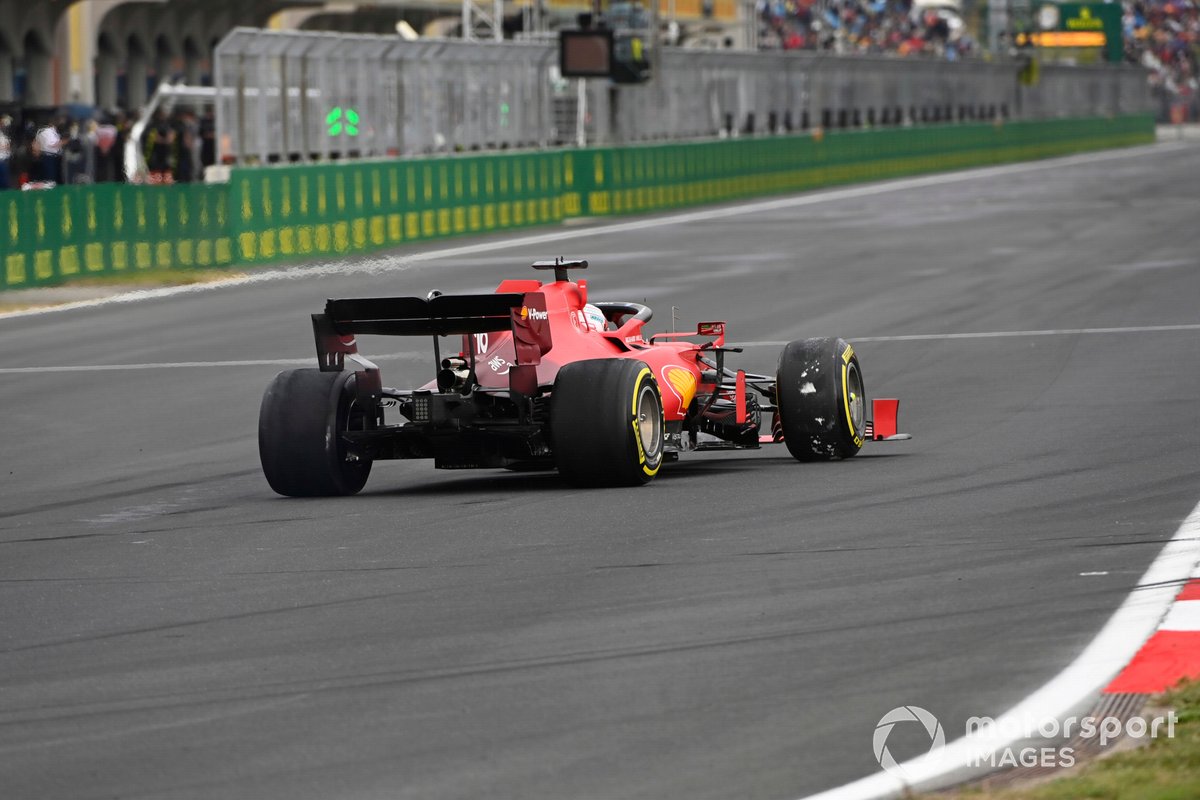 Charles Leclerc, Ferrari SF21 con l'ala posteriore a cucchiaio più scarica