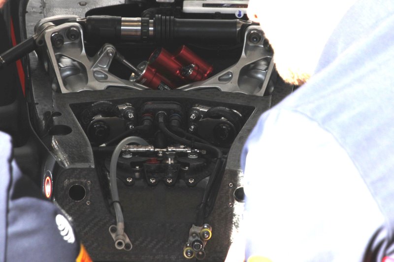 Red bull Racing RB16, dettaglio tecnico della sospensione entrobordo anteriore