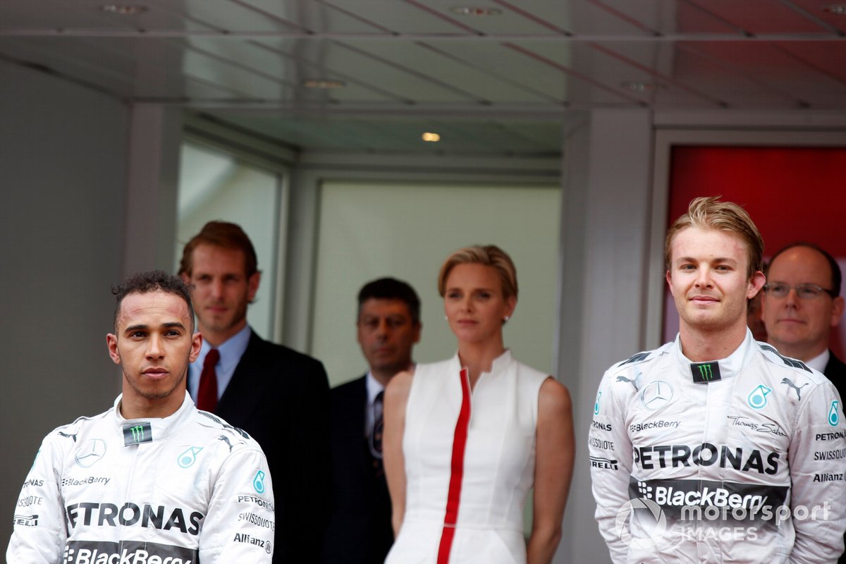 Podio: ganador Nico Rosberg, Mercedes F1, 2º Lewis Hamilton, Mercedes F1 W05