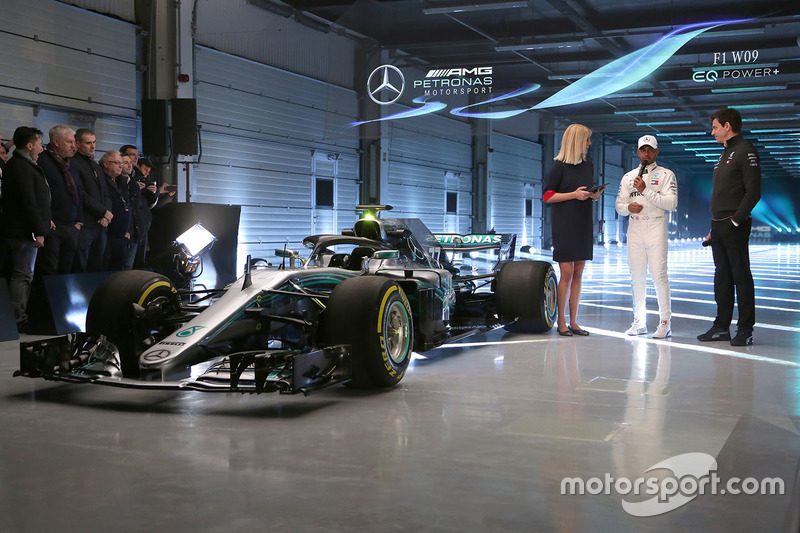 Lewis Hamilton, Mercedes AMG F1, Toto Wolff, Direttore Esecutivo Mercedes AMG F1