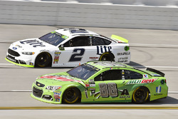 Dale Earnhardt Jr., Hendrick Motorsports Chevrolet e Brad Keselowski, Team Penske Ford