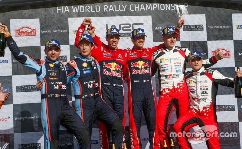 Podium : les vainqueurs Sébastien Ogier, Julien Ingrassia, Citroën World Rally Team Citroen C3 WRC, les deuxièmes Thierry Neuville, Nicolas Gilsoul, Hyundai Motorsport Hyundai i20 Coupe WRC, les troisièmes Ott Tänak, Martin Järveoja, Toyota Gazoo Racing WRT Toyota Yaris WRC