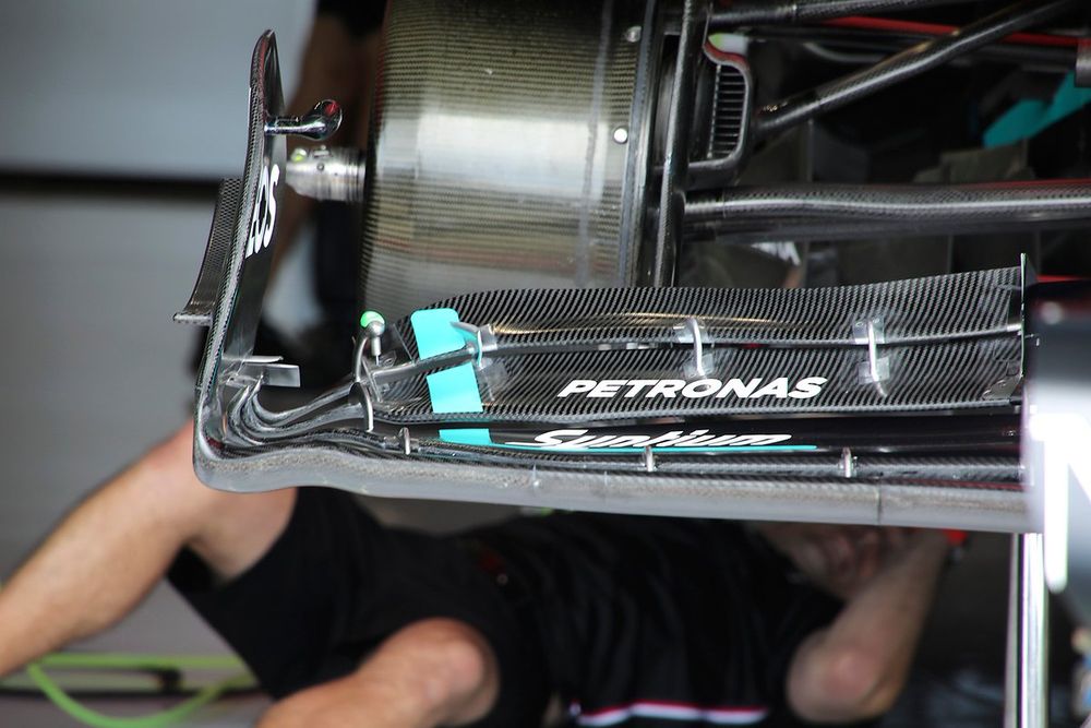 Mercedes W14 detalle del alerón delantero