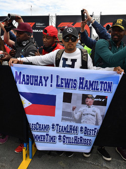 Lewis Hamilton, Mercedes-AMG F1 fan and banner