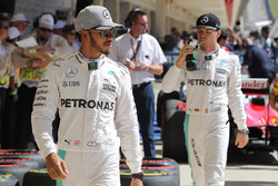 Друге місце - Ніко Росберг, Mercedes AMG F1, поул-сіттер Льюіс Хемілтон, Mercedes AMG F1