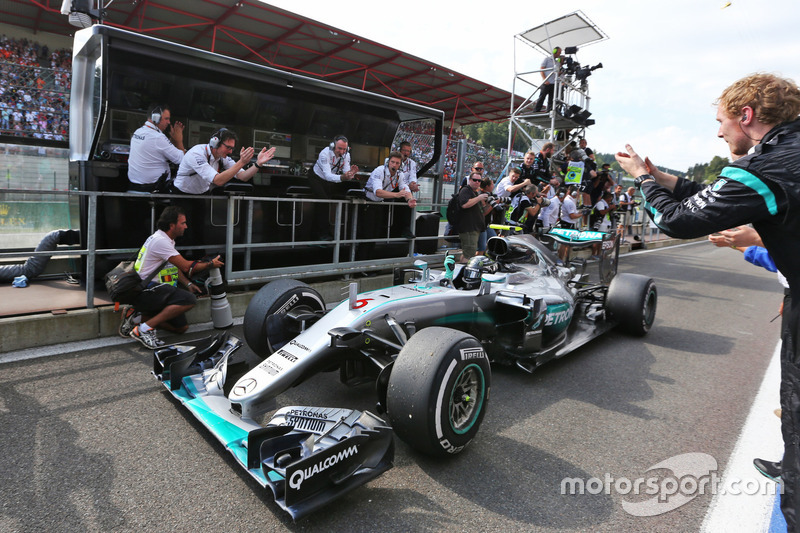 2016: Nico Rosberg, Mercedes AMG F1 W07 Hybrid