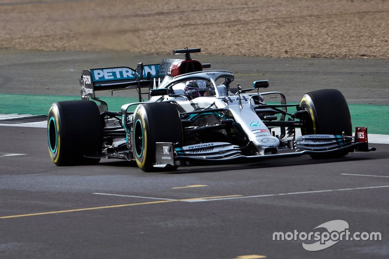 Lewis Hamilton, Mercedes AMG F1 W11: ecco la sospensione posteriore rialzata