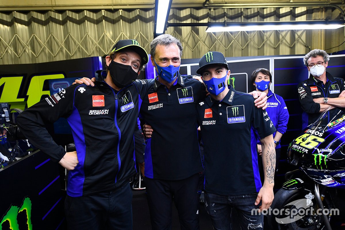 Valentino Rossi dan Maverick Vinales saat perpisahan di Yamaha Factory Racing