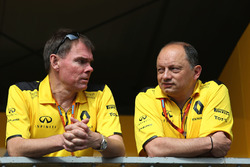 Alan Permane, Renault Sport F1 Team, und Frederic Vasseur, Renndirektor Renault Sport F1 Team