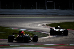 Romain Grosjean, Haas F1 Team VF-17; Max Verstappen, Red Bull Racing RB13