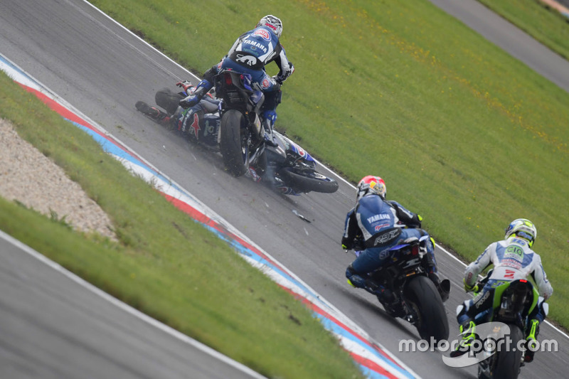 Crash von Federico Caricasulo, GRT Yamaha Official WorldSSP Team, Lucas Mahias, GRT Yamaha Official WorldSSP Team