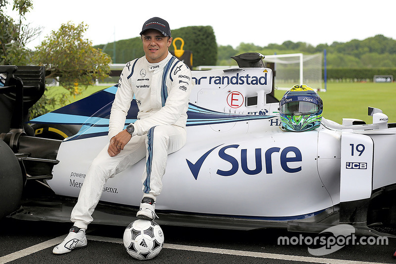 Felipe Massa, Williams plays football at Chelsea FC's facilities