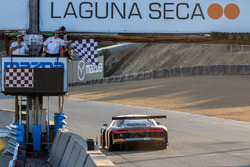 #44 Audi Sport Team Magnus Audi R8: Pierre Kaffer, Kelvin van der Linde, Markus Winkelhock takes the