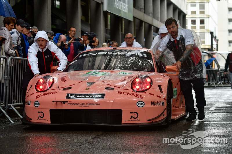 #92 Porsche GT Team Porsche 911 RSR