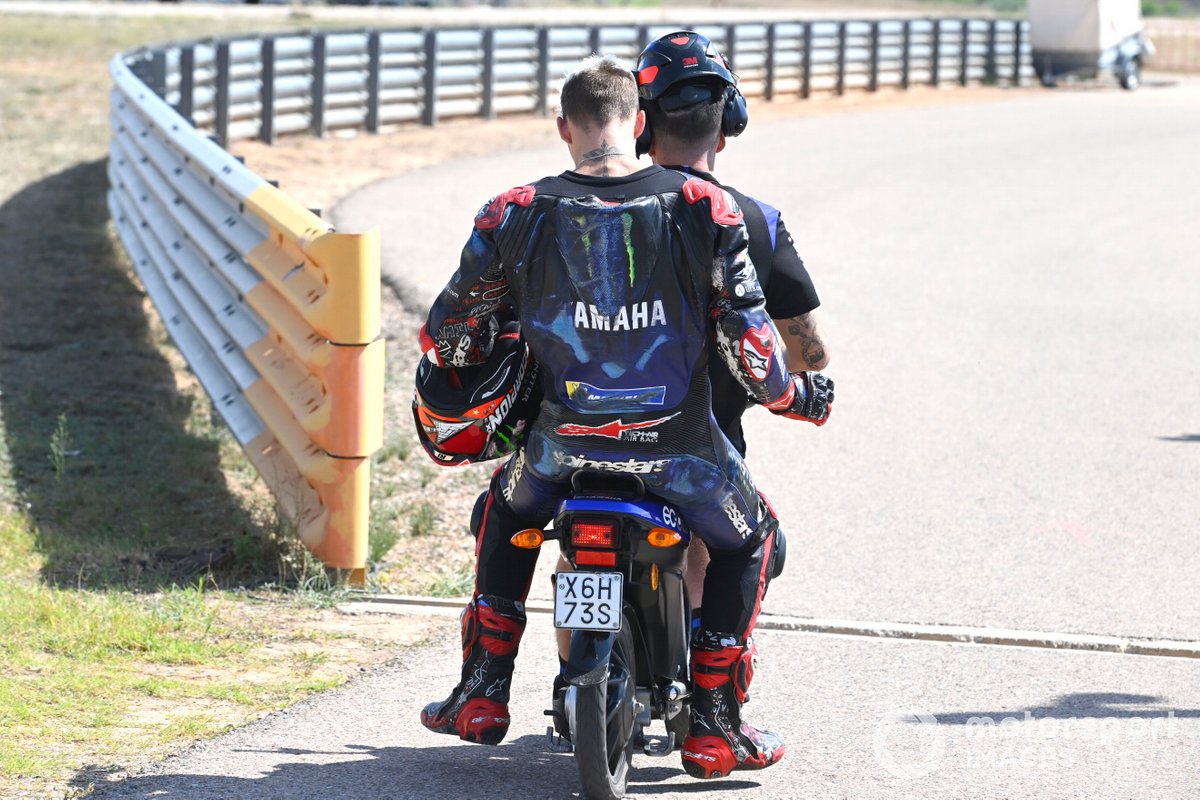 Fabio Quartararo, Yamaha Factory Racing, usai kecelakaan saat balapan GP Aragon dan insiden di atas skuter.