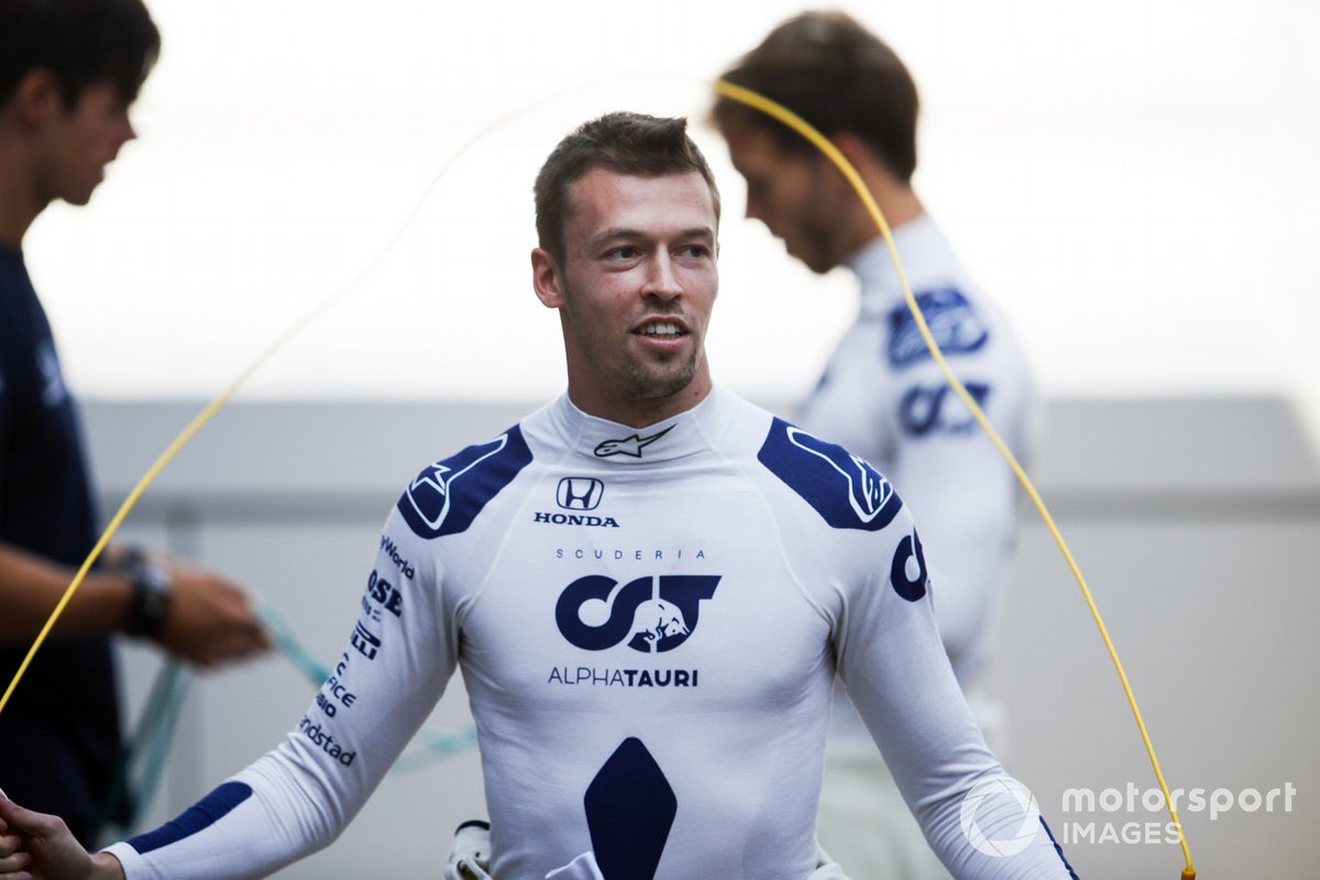 Daniil Kvyat, AlphaTauri warms up