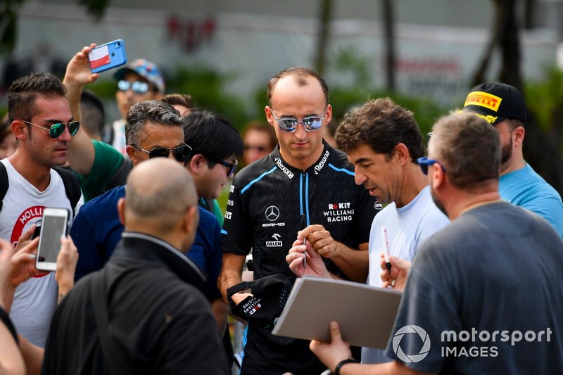 Robert Kubica, Williams Racing signs an autograph for a fan