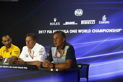Cyril Abiteboul, Direktör, Renault Sport F1 Team, Zak Brown, Direktör, McLaren Technology Group, Mar