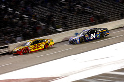 Joey Logano, Team Penske, Ford und Chase Elliott, Hendrick Motorsports, Chevrolet