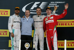 Podium: winner Nico Rosberg, Mercedes AMG F1 Team, second place Lewis Hamilton, Mercedes AMG F1 Team