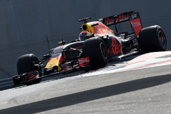 Max Verstappen, Red Bull Racing, test de nieuwe Pirelli-banden voor 2017