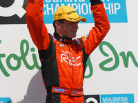 Turkington takes title lead after Croft Turkington takes title lead after Croft