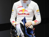 Vettel takes the European GP pole in Valencia Vettel takes the European GP pole in Valencia