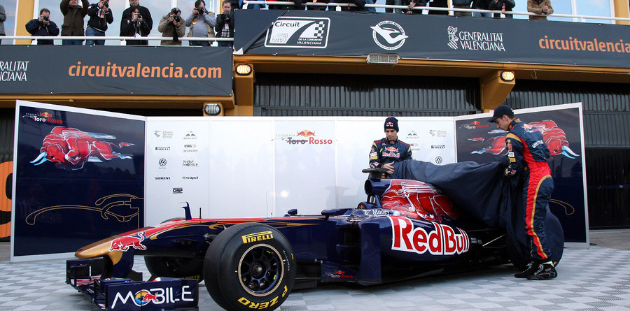 Toro Rosso team uncovers STR6 with confidence Toro Rosso team uncovers STR6 with confidence
