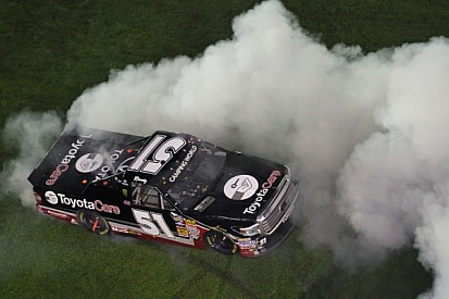 Kyle Busch finally gets truck win at Daytona