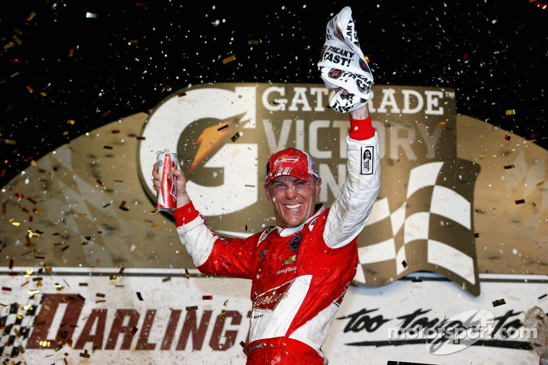 Kevin Harvick looking to repeat at Richmond