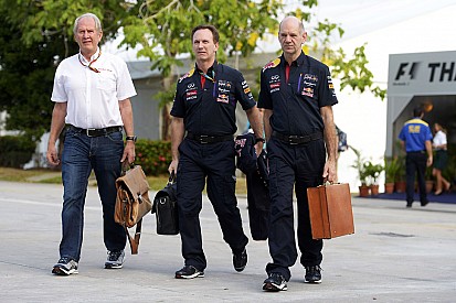 Mercedes' Lauda also made Newey offer - Marko