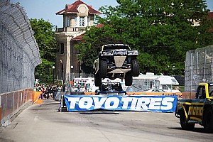 Creed edges out Gordon in Stadium Super trucks; Paul Tracy fourth