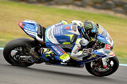 Lowes clings to top spot on Day 1 in Phillip Island