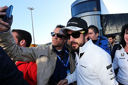 Alonso finalmente sale del hospital